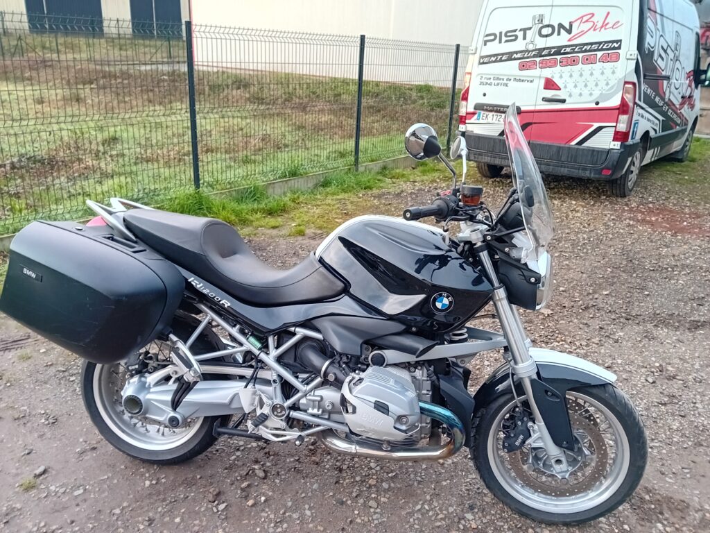 BMW R1200 R
ANNEE 2014
6000 KM 
PREMIERE 9390 EURS